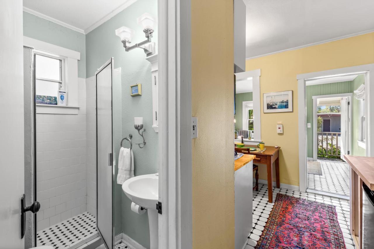 Charming 1923 Cottage At Erehwon Retreat Tampa Exterior photo